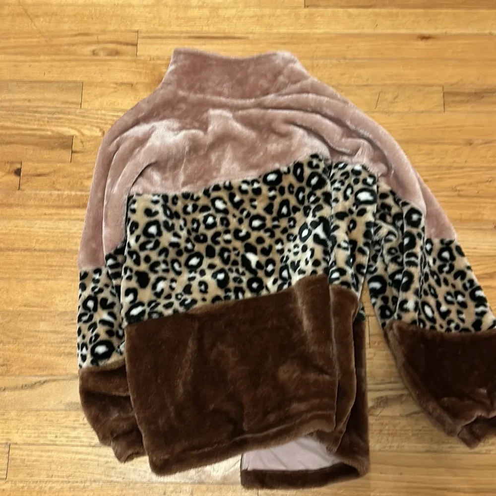 Ugg leopard print jacket - Picture 3 of 3